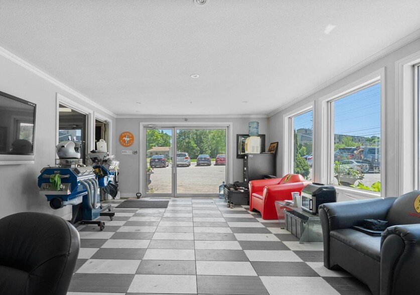 More Photos Of 444 Laclie St, Orillia Auto Dealership For Sale