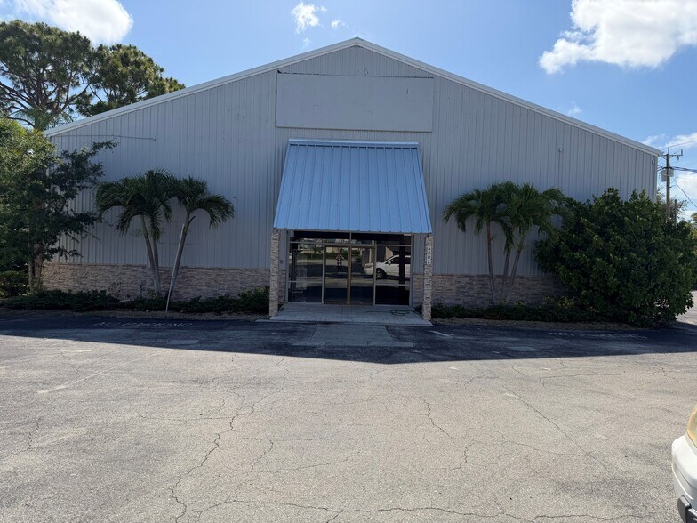 More Photos Of 4200 Tamiami Trl N, Naples Garden Center For Lease