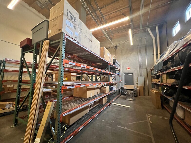 More Photos Of 2222 W Parkside Ln, Phoenix Research And Development For Sale