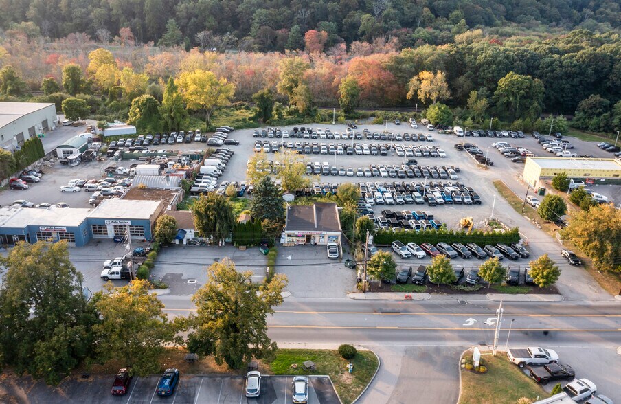 More Photos Of 545 Bedford Rd, Bedford Hills Showroom For Lease