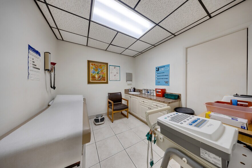 More Photos Of 9765 SW 184th St, Miami Office For Sale