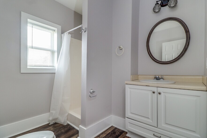 More Photos Of 104 W Candler St, Winder Medical For Sale