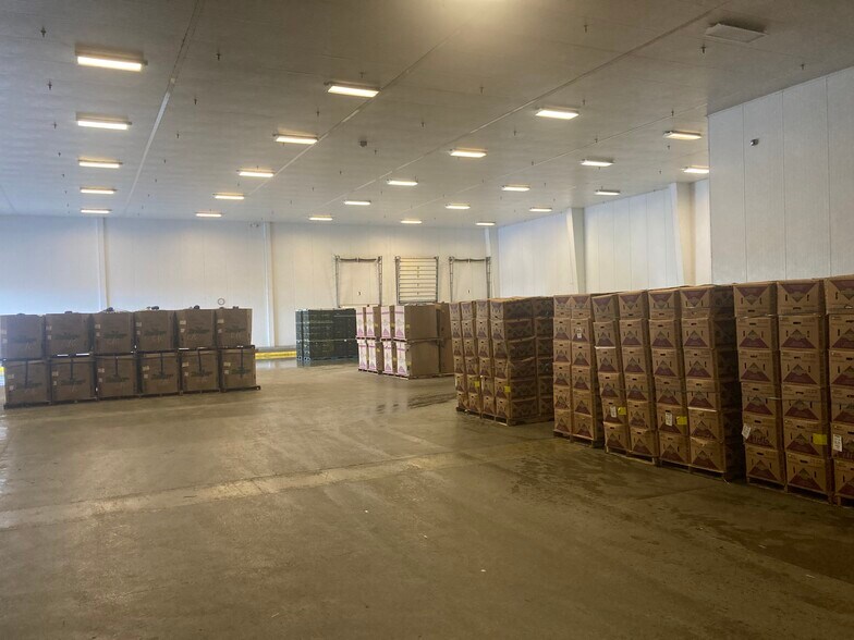More Photos Of 483 El Camino Real S, Salinas Warehouse For Sale