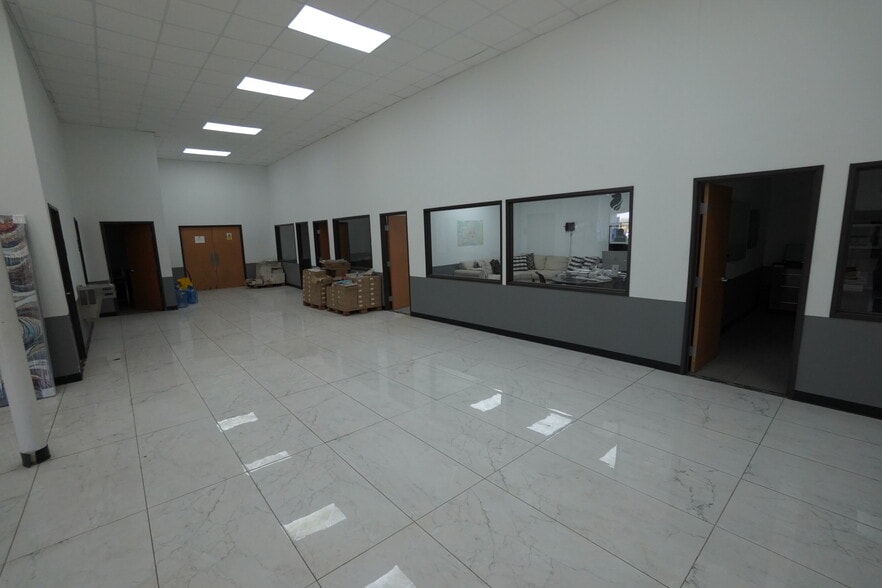 More Photos Of 10830 Composite Dr, Dallas Warehouse For Sale