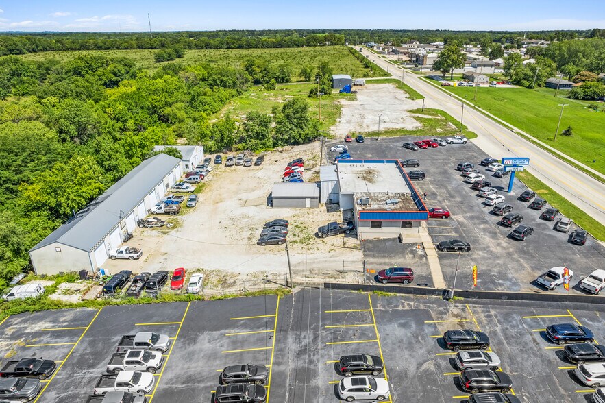More Photos Of 2502-2506 N State Route 291, Harrisonville Auto Dealership For Lease