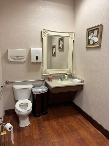 More Photos Of 2400 Hooks St, Clermont Medical For Lease