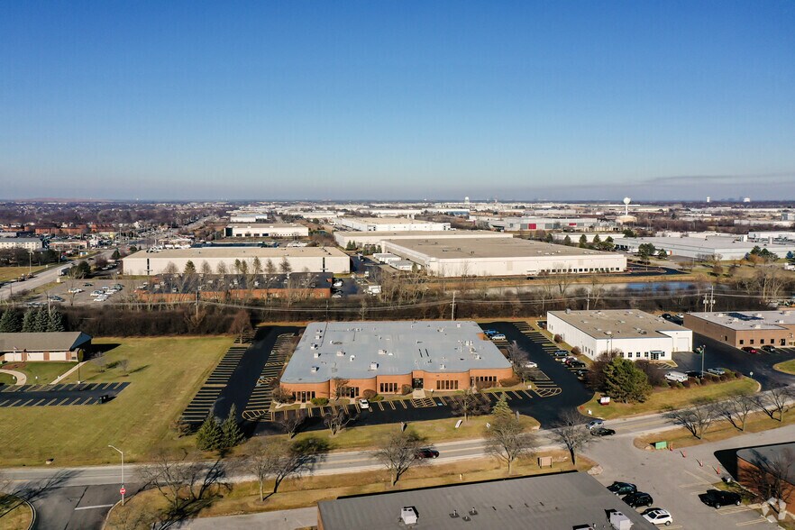More Photos Of 135 E St. Charles Rd, Carol Stream Light Distribution For Lease