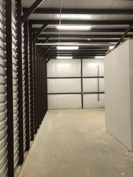 More Photos Of 23410 Snook Ln, Tomball Showroom For Lease