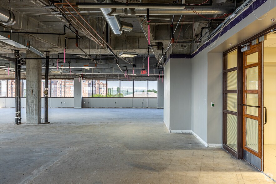 More Photos Of 4900 Main St, Kansas City Office For Lease