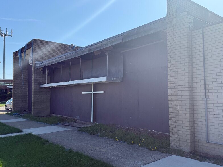 Primary Photo Of 16573 Meyers Rd, Detroit Religious Facility For Sale