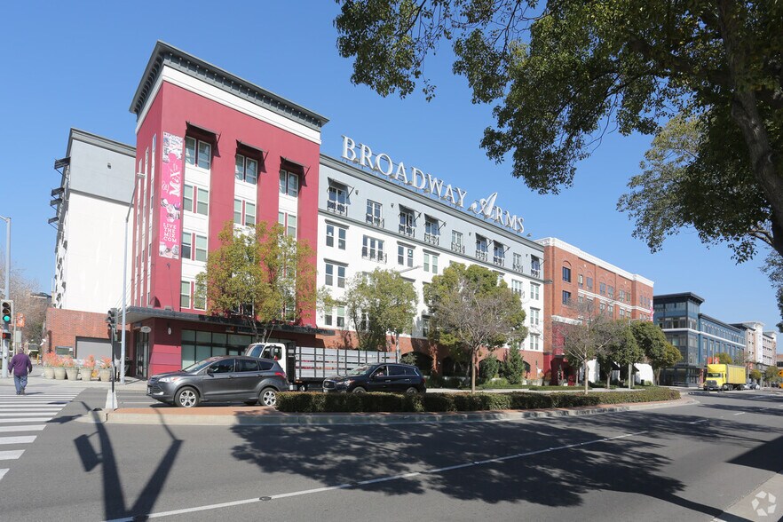 Primary Photo Of 184 W Center Street Promenade, Anaheim Apartments For Lease