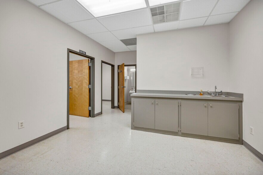 More Photos Of 4100 N Main St, Columbia Medical For Sale