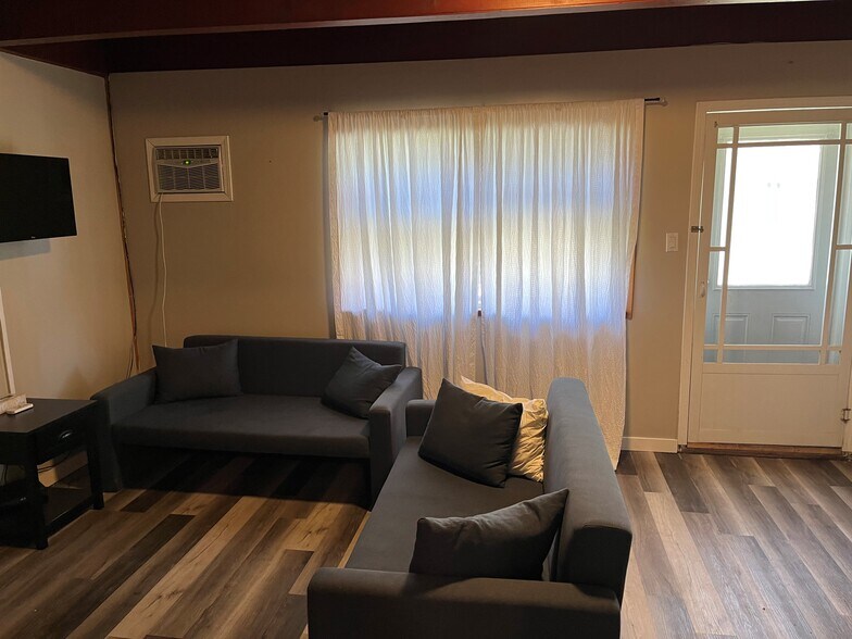 More Photos Of 3355 Skaha Lake Rd, Penticton Hotel For Sale