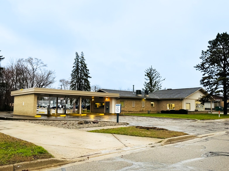 Primary Photo Of 215 N 20th St, Springfield Bank For Sale