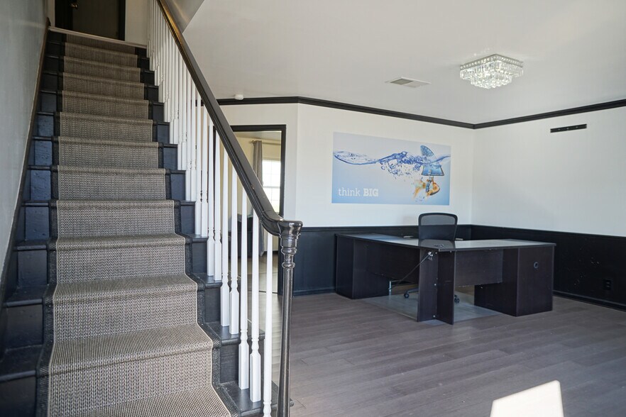 More Photos Of 114 Canfield Pl, Hendersonville Office For Sale