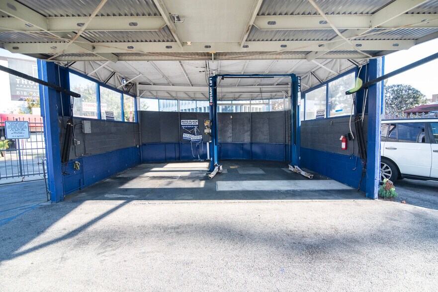 More Photos Of 4021-4029 Radford Ave, Studio City Auto Repair For Lease