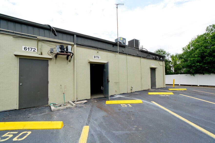 More Photos Of 6132 15th St E, Bradenton Storefront For Lease