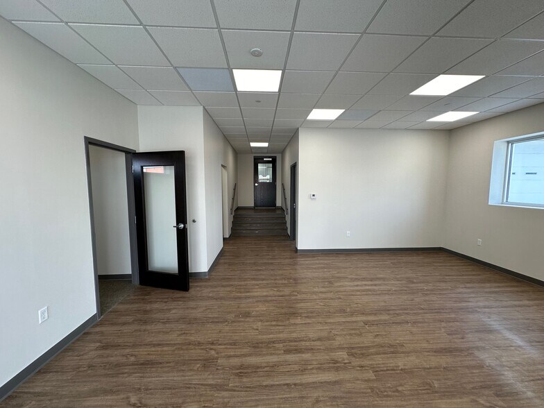 More Photos Of 3023 E Kemper Rd, Cincinnati Warehouse For Lease