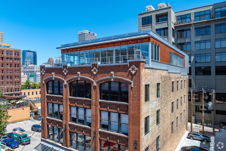 More Photos Of 322 N Broadway, Milwaukee Loft Creative Space For Lease