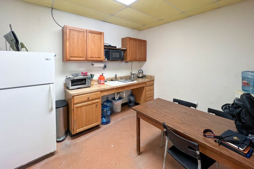 More Photos Of 1225 Price Plaza Dr, Katy Warehouse For Lease