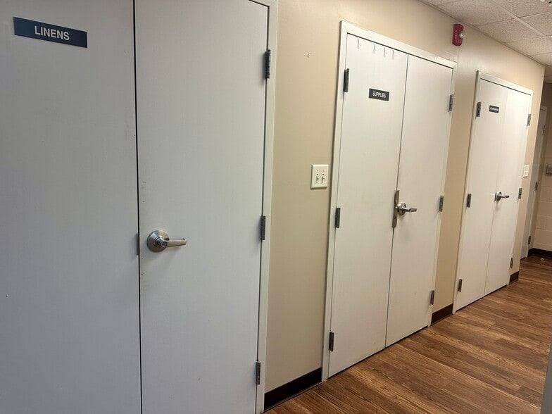 More Photos Of 200 W Fairview Ave, Johnson City Office For Sale