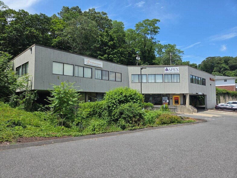 Primary Photo Of 260 Amity Rd, Woodbridge Medical For Sale