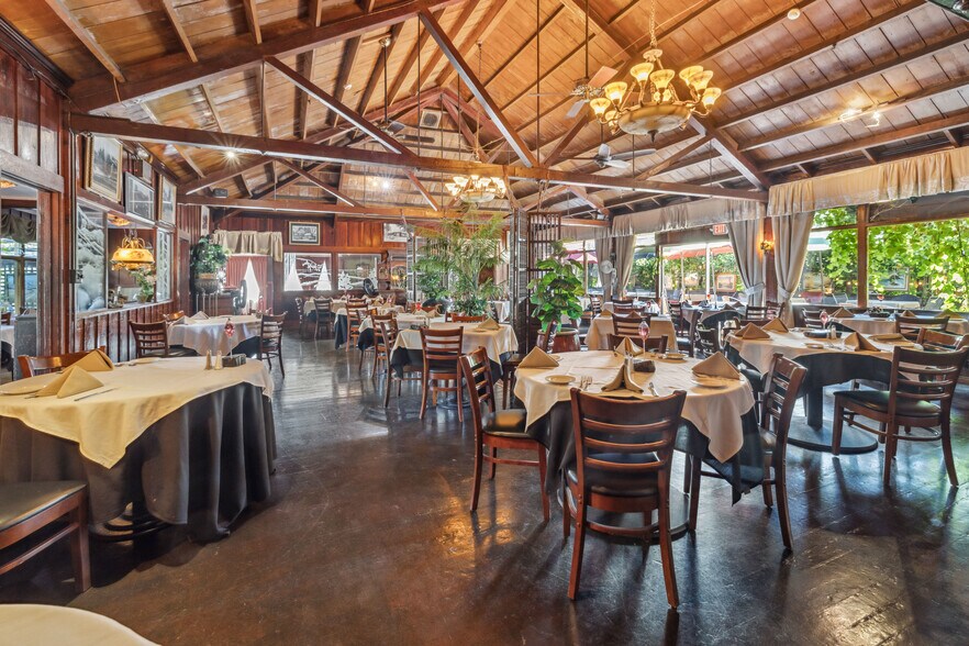 More Photos Of 13300 Big Basin Way, Boulder Creek Restaurant For Sale
