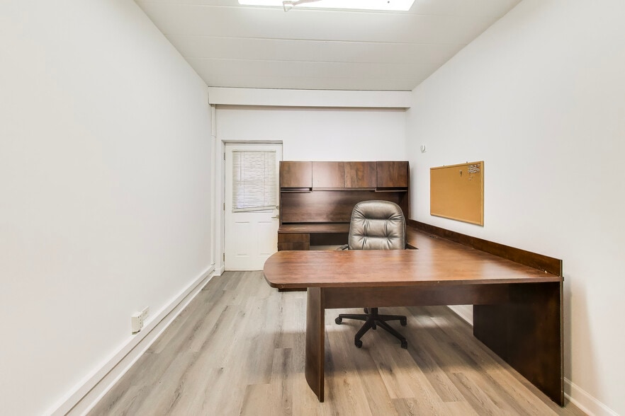 More Photos Of 7437 W Irving Park Rd, Chicago Office For Lease