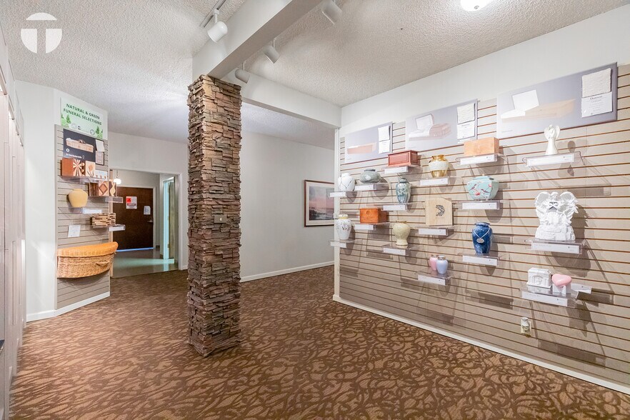 More Photos Of 2685 Riverside Blvd, Sacramento Funeral Home For Sale