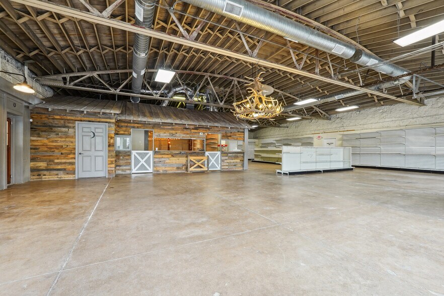 More Photos Of 1186 Clark St, Covington Freestanding For Lease