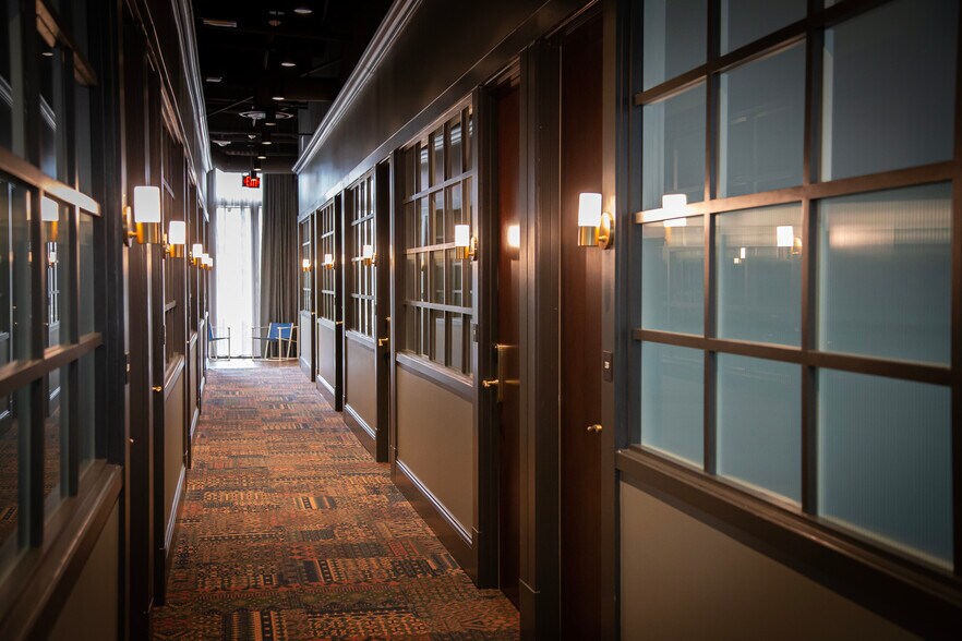 More Photos Of 3035 Peachtree Rd, Atlanta Office For Lease