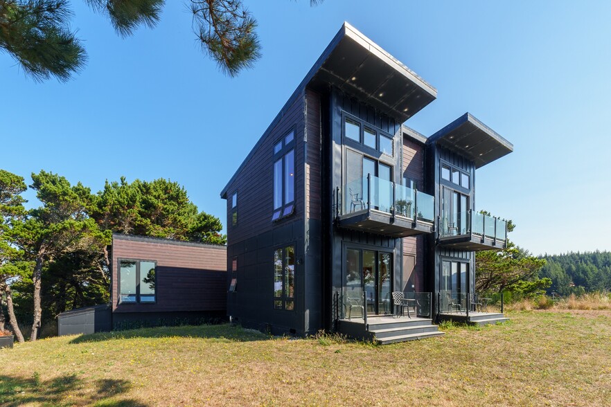 More Photos Of 409 Jackson St, Port Orford Specialty For Sale