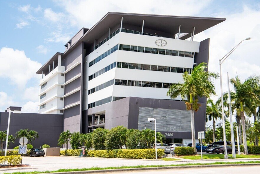 More Photos Of 7480 Bird Rd, Miami Office Residential For Lease