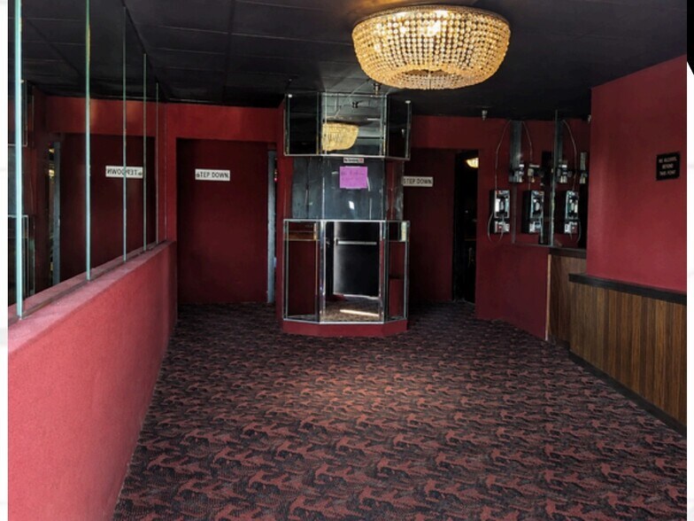 More Photos Of 2403 N Cornell St, Lubbock Bar For Sale