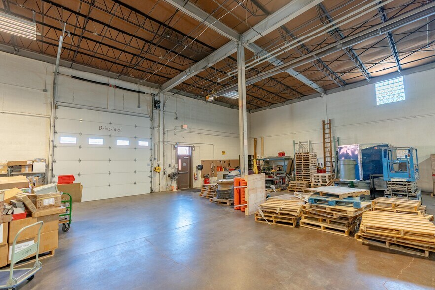 More Photos Of 975 E Tallmadge Ave, Akron Warehouse For Sale