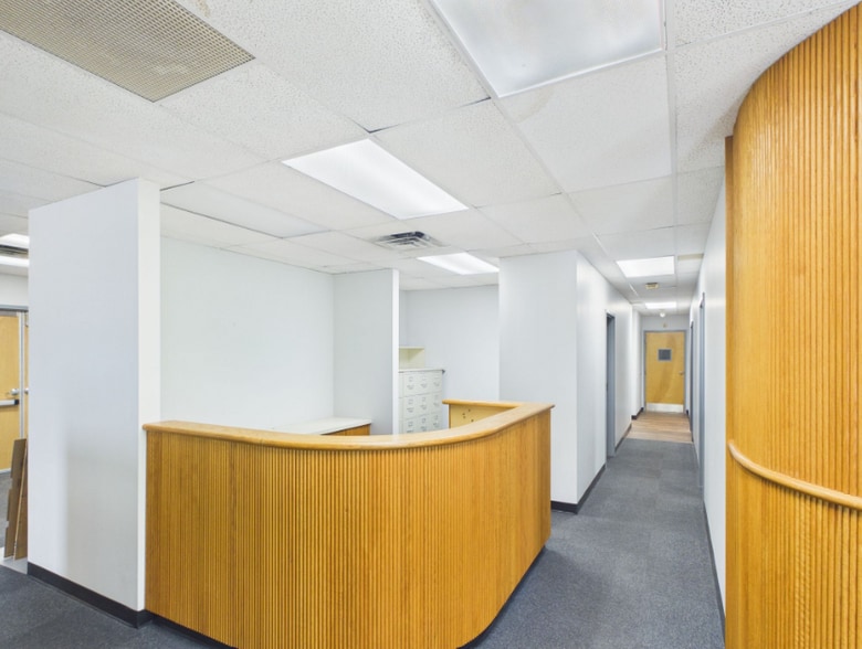 More Photos Of 305 Commerce Dr, Exton Light Manufacturing For Sale