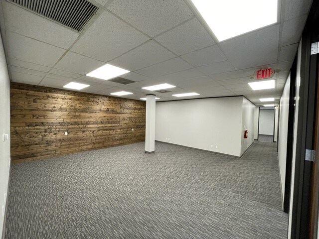 More Photos Of 410 S Trade Center Pky, The Woodlands Flex For Lease