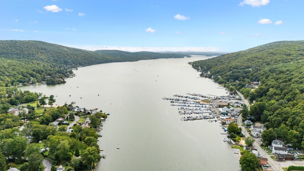 More Photos Of 622 Jersey Ave, Greenwood Lake Marina For Sale