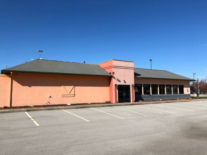 More Photos Of 1733-6935 Midway Mall, Elyria Unknown For Lease