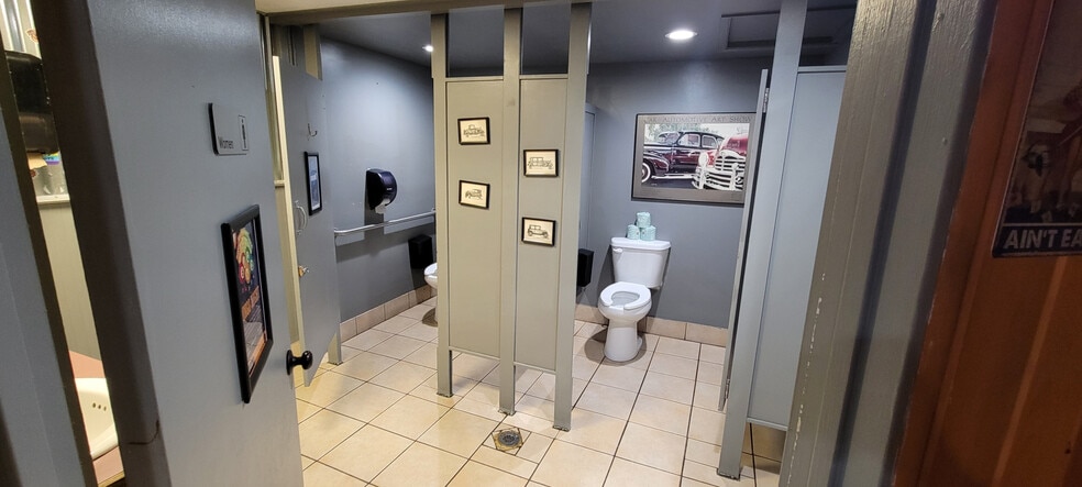 More Photos Of 18247 Highway 9, Mount Vernon Restaurant For Sale