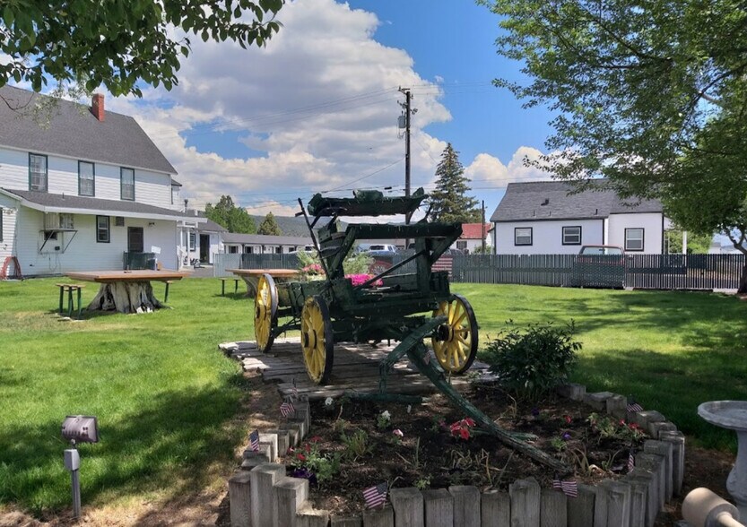 More Photos Of 205 Main St, Bridgeport Hotel For Sale