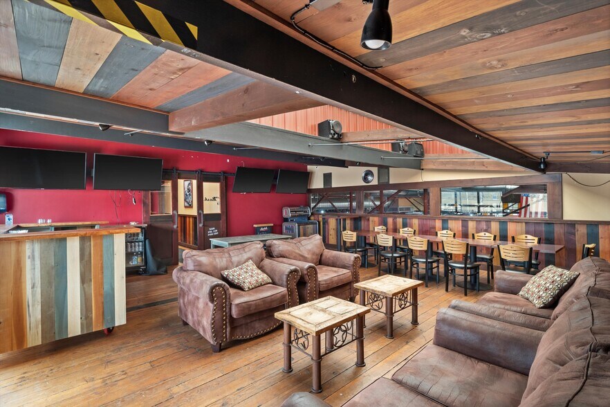 More Photos Of 522 6th St, Racine General Retail For Sale