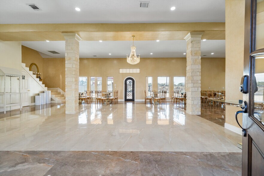 More Photos Of 10108 Veterans Memorial Dr, Houston General Retail For Sale