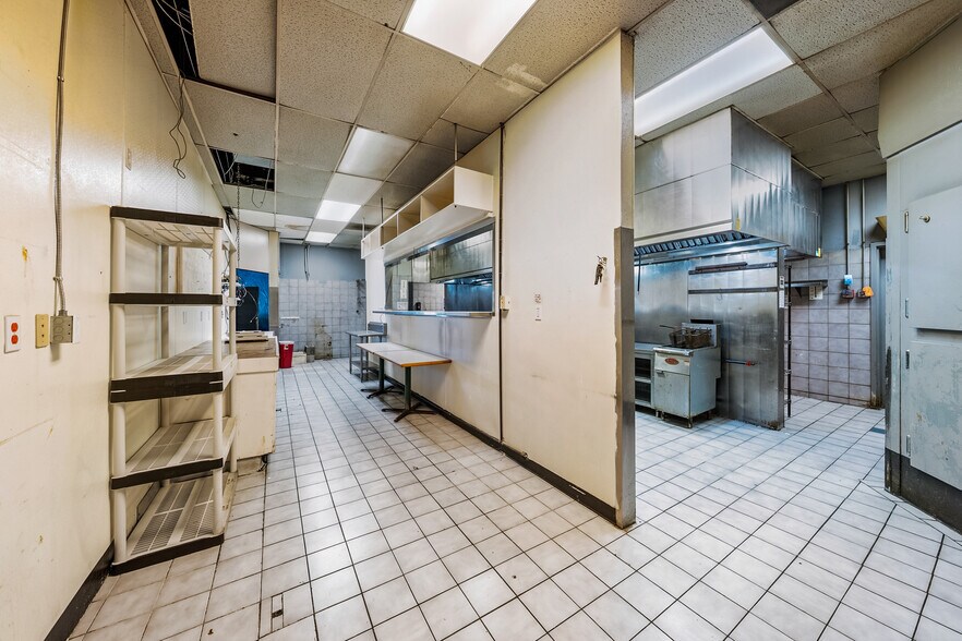 More Photos Of 2345 Ashland St, Ashland Freestanding For Lease