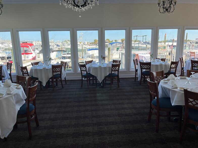 More Photos Of 95 Hudson Ave, Freeport Restaurant For Sale