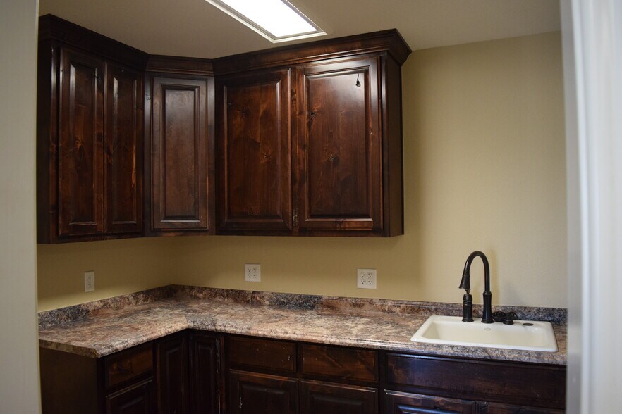 More Photos Of 9701 FM 307, Midland Flex For Lease