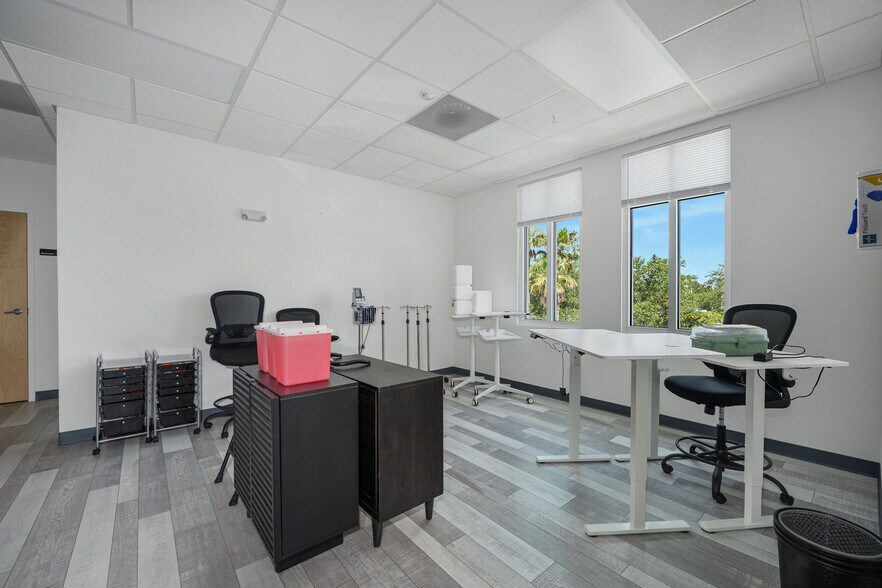 More Photos Of 180 Pinnacles Dr, Palm Coast Medical For Lease