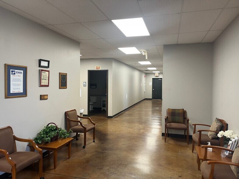 More Photos Of 5300 SW 33rd St, Oklahoma City Manufacturing For Lease