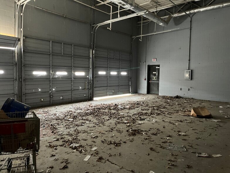 More Photos Of 2513 W Kingshighway, Paragould Department Store For Lease
