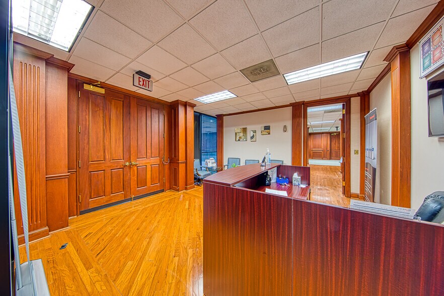 More Photos Of 1300 N Sam Houston Pky E, Houston Office Residential For Lease